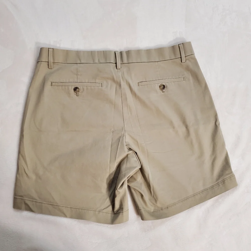Banana Republic Mens‎ Shorts Size 33, Khaki Color.  SKU# A-68